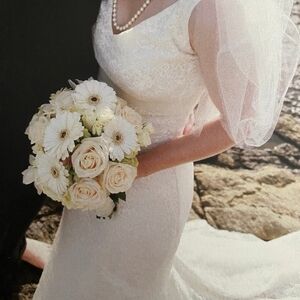 Pronovias Ivory Lace Bridal Gown SIze 12 NWOT